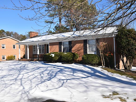 4th image of 105 Deerwood Dr