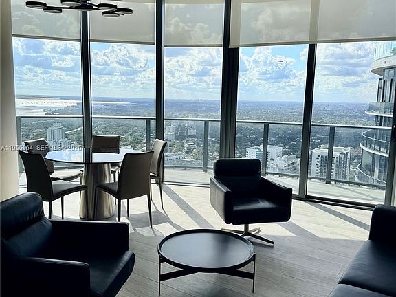 4th image of 45 SW 9th St APT 4606