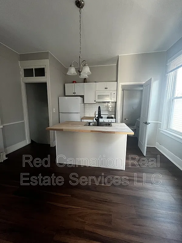 3 bed, 3.0 bath, 1558 sqft, $2,950 — Photo 4