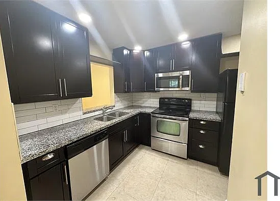1718 NW 56th Ave — Photo 3