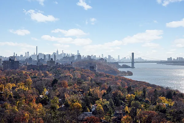 Sold by Re/Max In The City | media 23