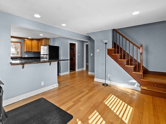3rd image of 53 Belcher St