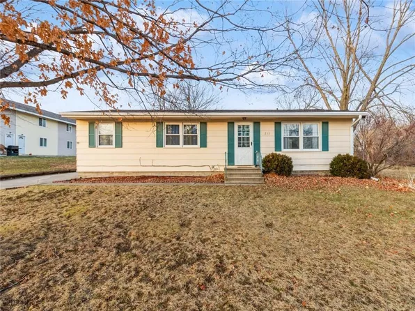 255 W North Ave, Nevada, IA 50201