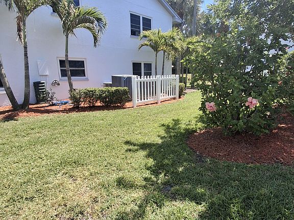 5th image of 3203 Landmark Dr APT 2205