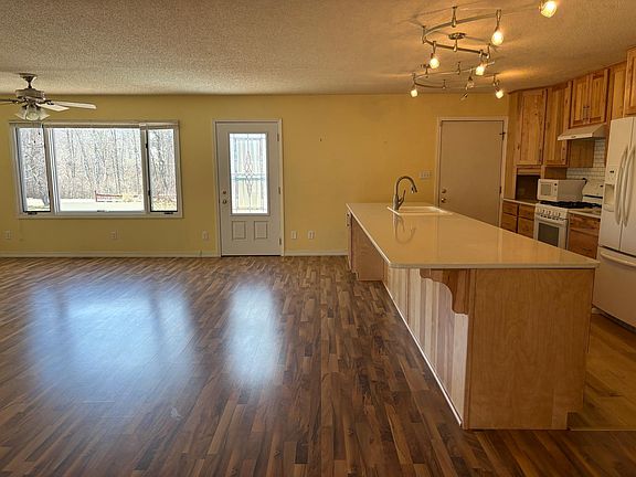 3rd image of 4607 Cherry Ln NE