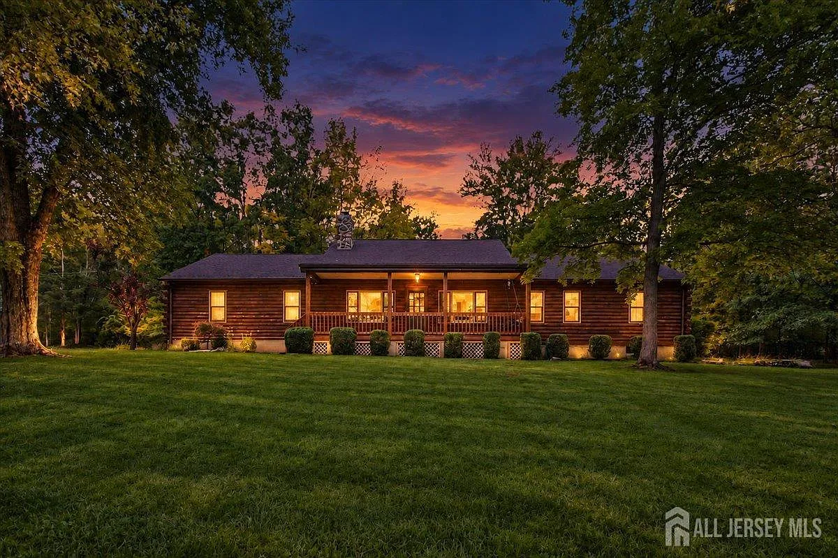 3 bed, 2.0 bath, $4,500 — Photo 1