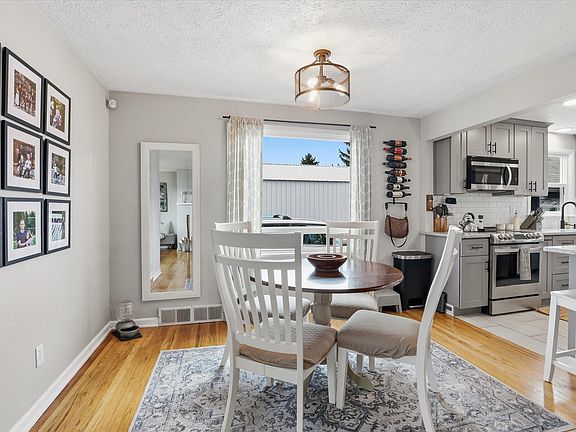 5th image of 417 N Burns Rd