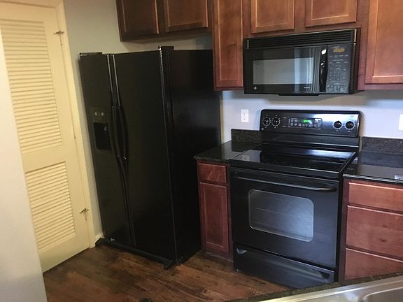 3rd image of 1900 Danbrook Dr Unit 322