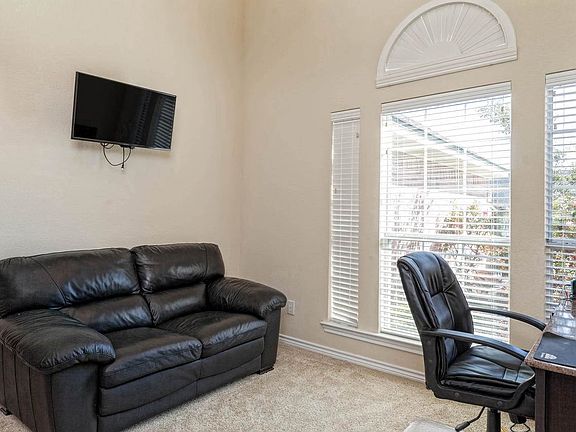 4th image of 1205 Turfway Park Dr