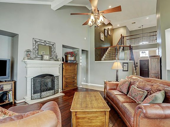 5th image of 18215 Holly Thorn Dr