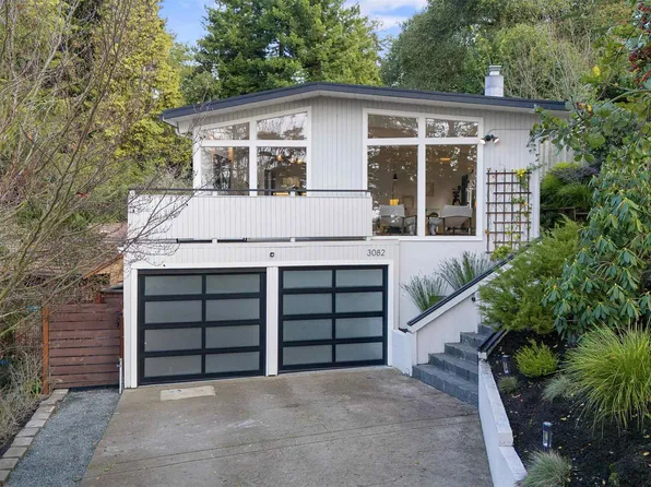 3082 Holyrood Dr, Oakland, CA 94611