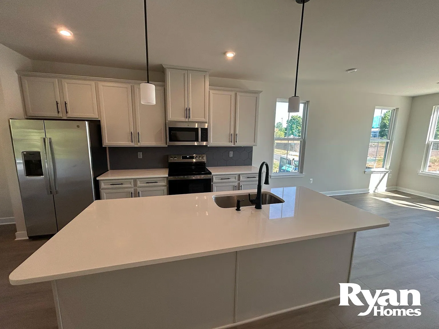 3 bed, 2.5 bath, 1900 sqft, $2,800 — Photo 3