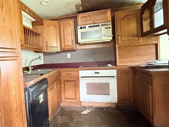 3rd image of 16939 Staff Ave