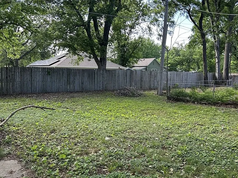 20 4th Street Cir — Photo 13