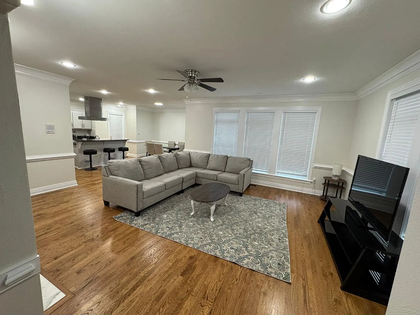 259 W Ocean View Ave — Photo 3