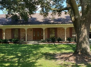 215 E Fairfield Dr, Broussard, LA 70518