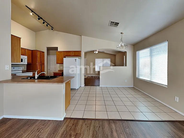 16660 W Cottonwood St — Photo 4