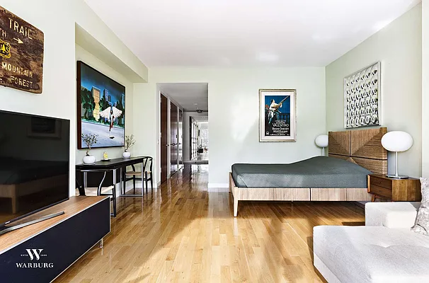 Sold by Warburg | media 4