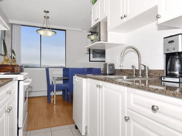 Marlborough Tower, 144 W 14th St, North Vancouver, BC V7M 1P1