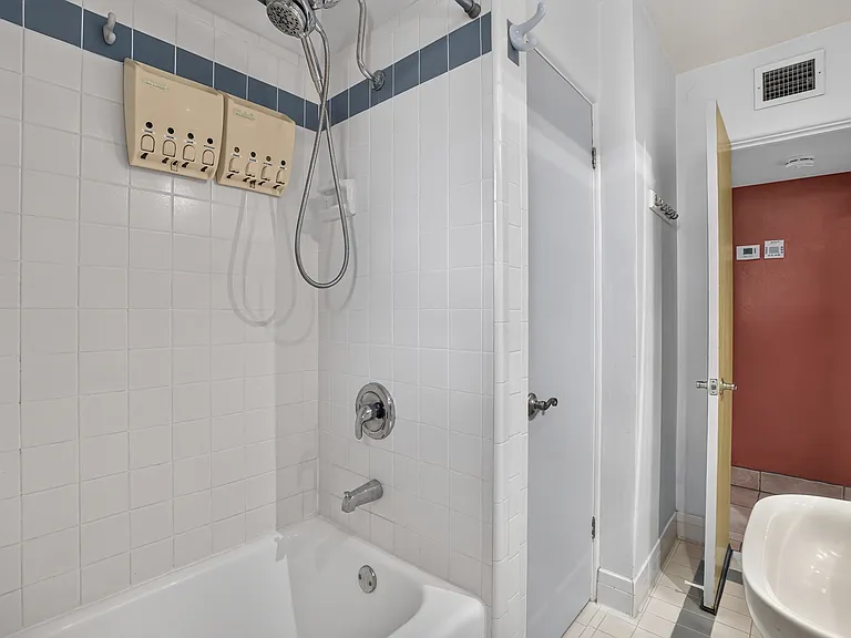 315 W Glenrosa Ave — Photo 13