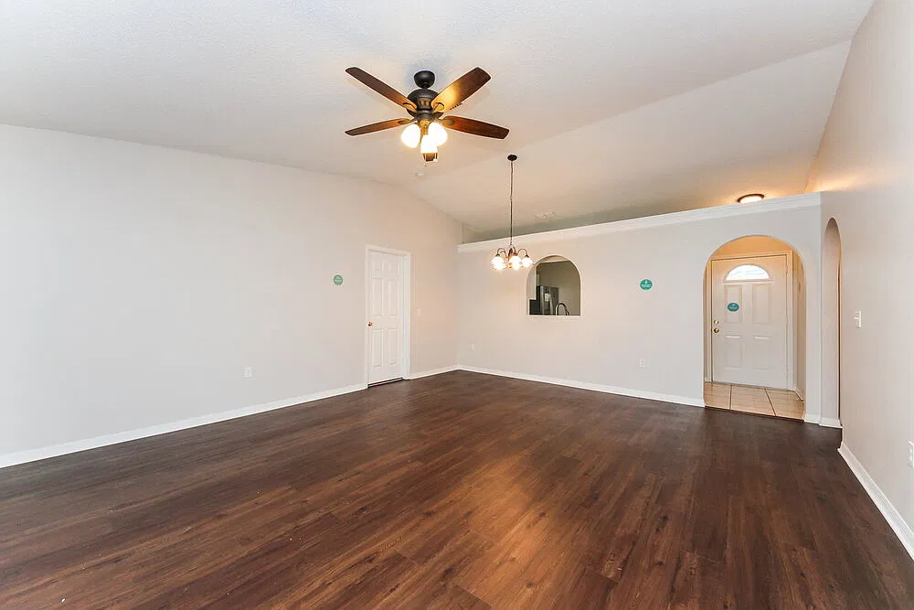 3 bed, 2.0 bath, 1264 sqft, $2,235 — Photo 4