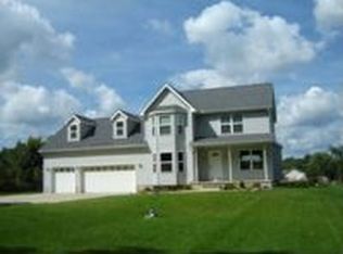 27545 Henry Rd, South Lyon, MI 48178