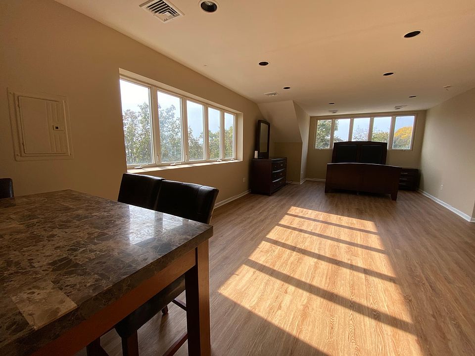 1st image of 359 Cleveland Ave #2