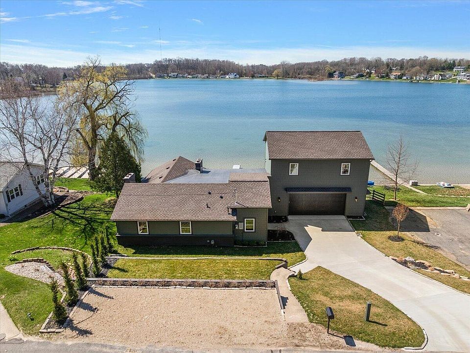 1st image of 12475 Oakwood Shores St