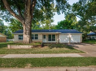 800 Sherwood Dr, Arlington, TX 76013
