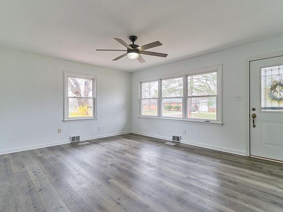 4th image of 1917 N Ruston Ave