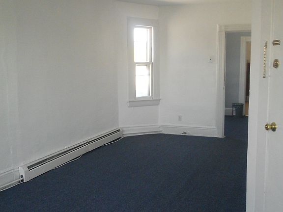 Living room unfurnished