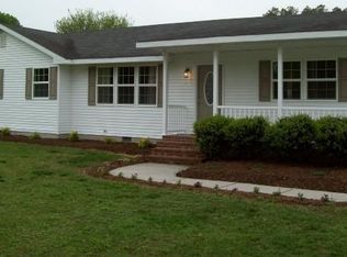 8036 Farm House Dr, Hebron, MD 21830