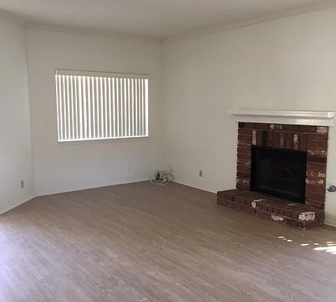 3rd image of 340 E 20th St