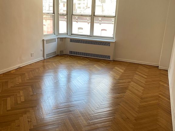 5th image of 139 E 35th St APT 7C
