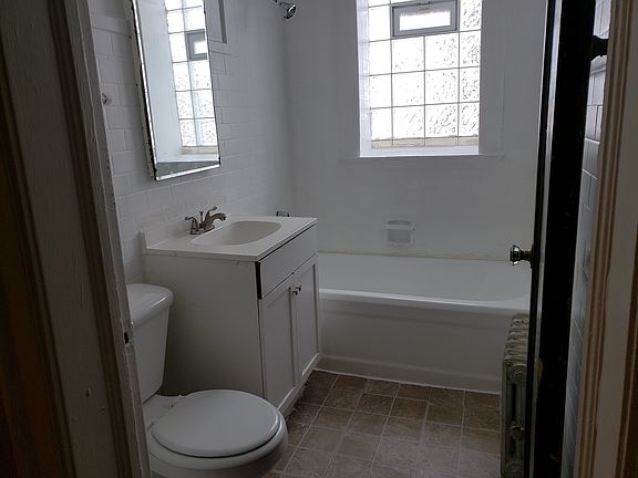 4th image of 821 E 81st St APT 2B