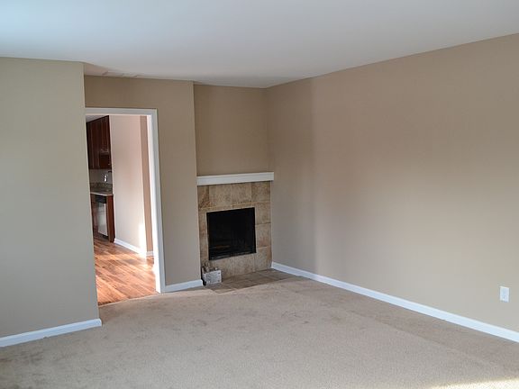 4th image of 32 Martindale Dr
