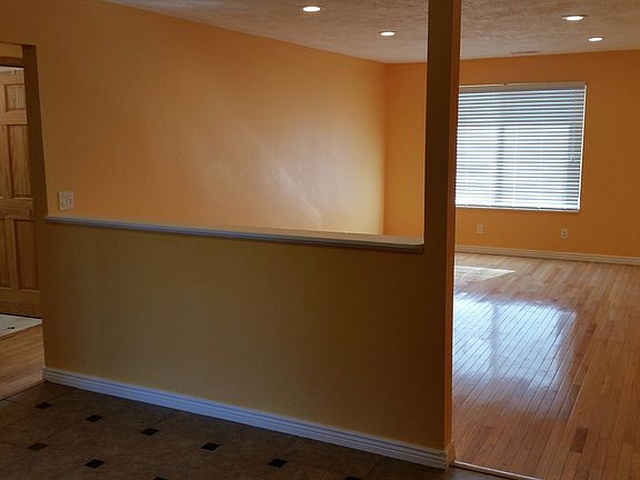 3rd image of 2588 S 900 E APT 36