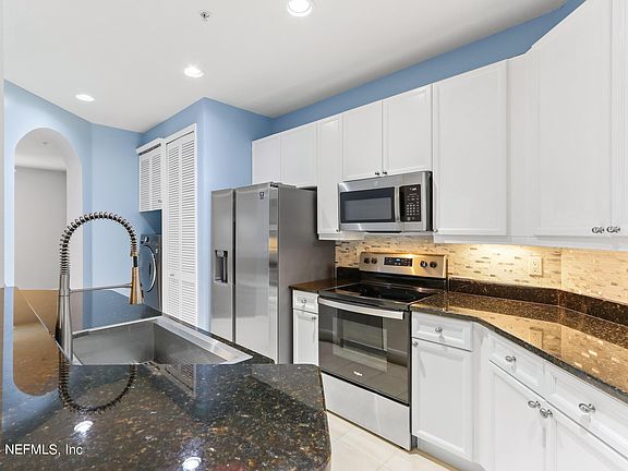 3rd image of 150 CALLE EL JARDIN #202