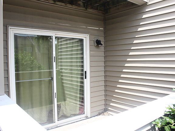 3rd image of 1304 Bradley Dr #4B-2Ba