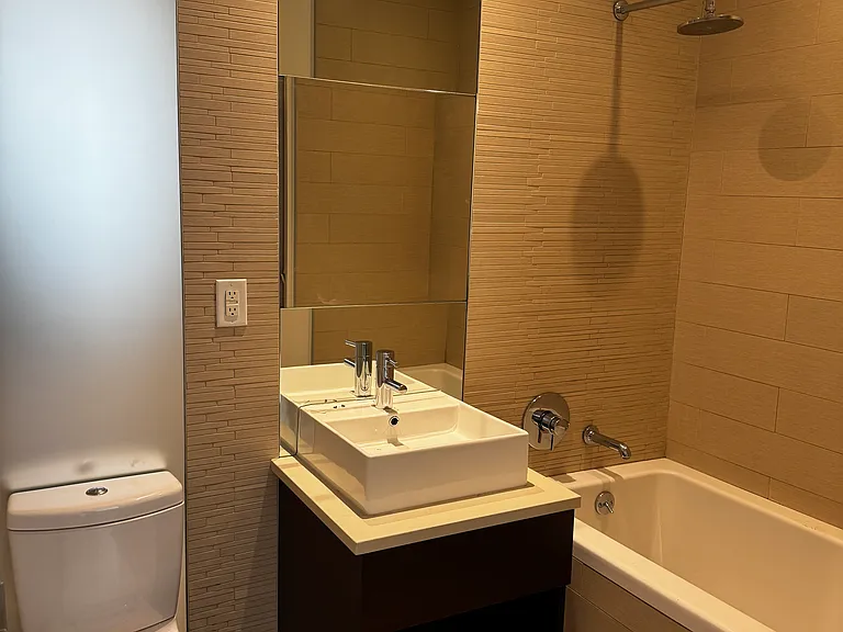 65 Ainslie St #202 — Photo 7