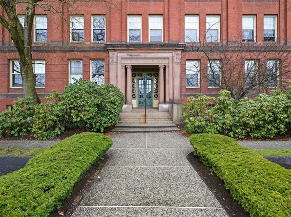 54 Forest St APT 320, Medford, MA 02155