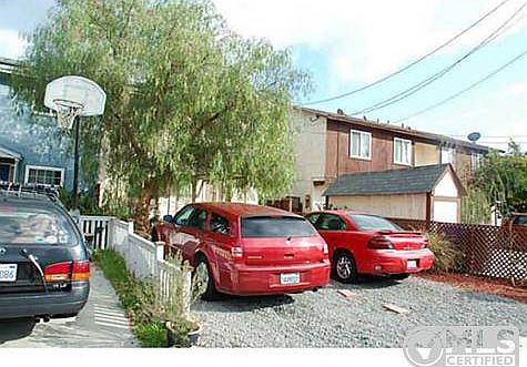 2nd image of 2915 Menlo Ave