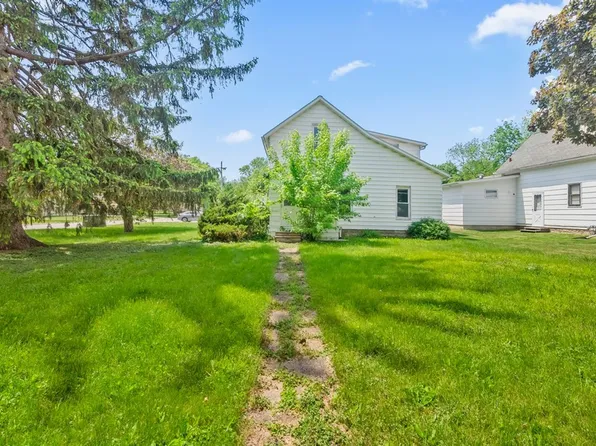 1421 Tremont St, Cedar Falls, IA 50613