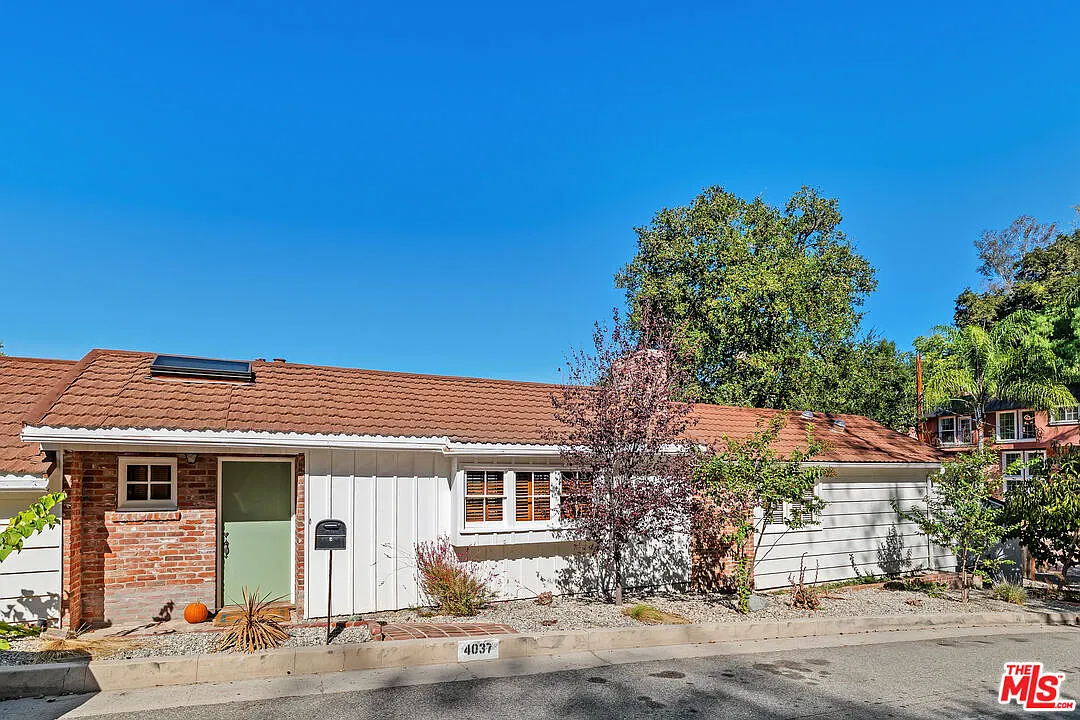 3 bed, 2.0 bath, 1970 sqft, $6,550 — Photo 2