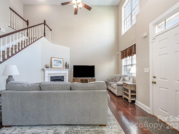5th image of 3802 Balsam St