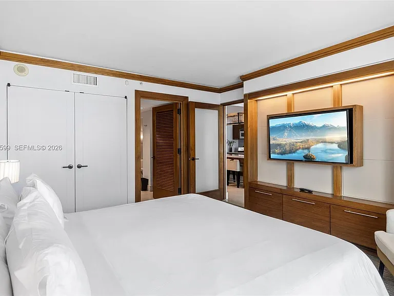 6801 Collins Ave #1010 — Photo 8