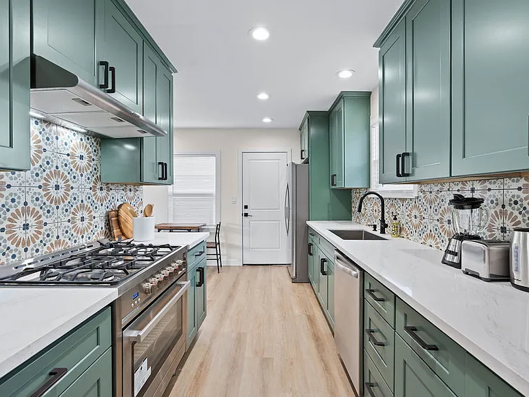 2512 W 141st St — Photo 11