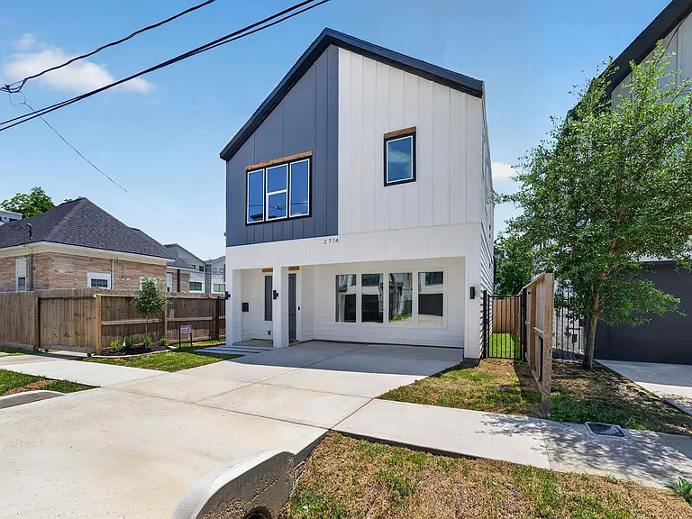 2714 Drew St — Photo 31