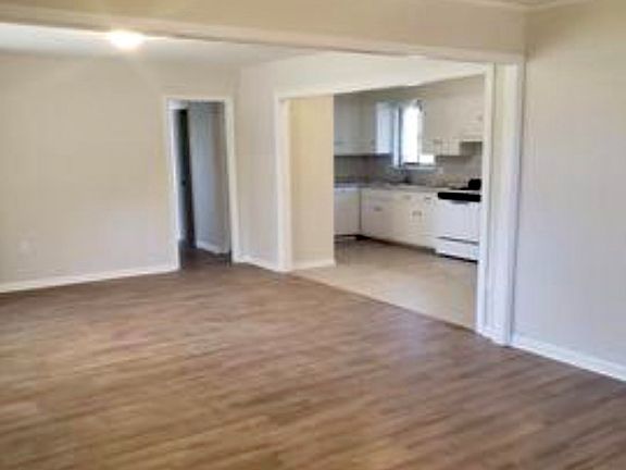 5th image of 114 Bradford Dr