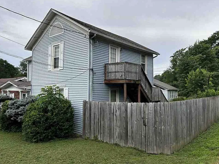 300 Boone St — Photo 1